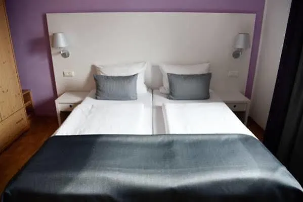 Hotel Am Alten Park 3*